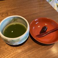 到着時のお茶とお菓子です。