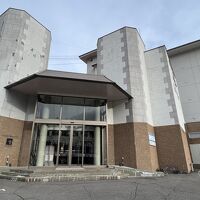 然別湖に面して建っています。