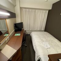 広くもなくかといってゲキ狭でも無い室内。