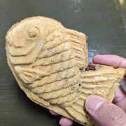 Taiyaki shope where you can enjoy different textures of taiyaki crusts and plenty of red bean paste