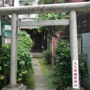 住宅地の中の小さな神社