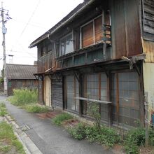 赤線・青線の名残りが垣間見られる