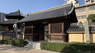 美しい五重塔、大仏の”地獄・極楽めぐり”、黒田家の墓所がある寺