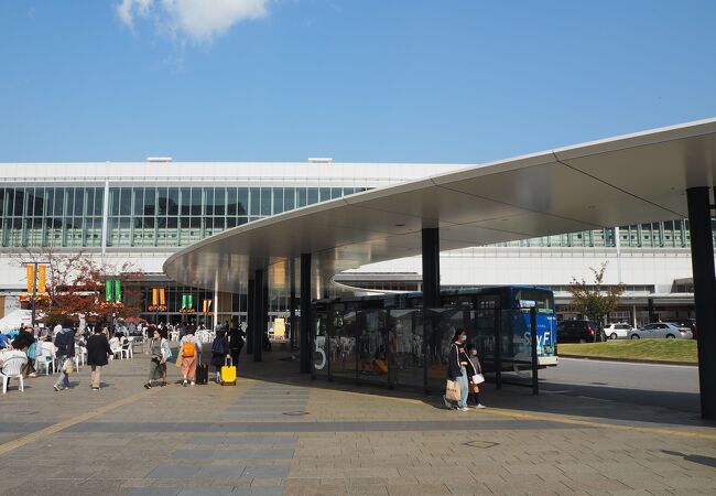富山駅の南口の広場