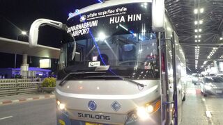 非常に便利なバス、ホテルまでバンが迎えに来てくれる