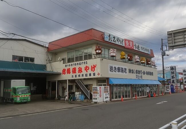 鳥居崎海浜公園の水産物・土産店