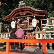 川の女神を祀る社