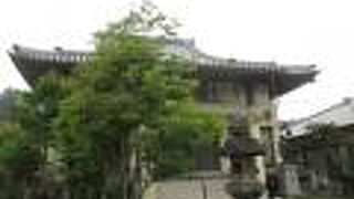 全体にまだ新しい建物でした。