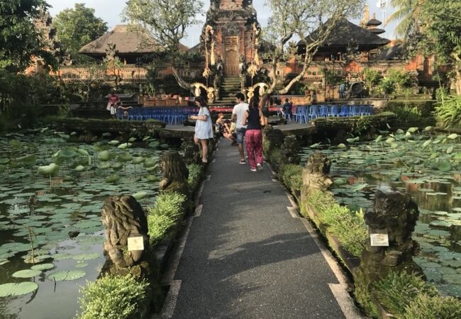 サラスワティ寺院