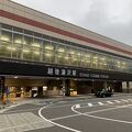 越後湯沢駅の駅ビル、「ぽんしゅ館」があります