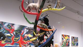 岡本太郎展、迫力。ロビーで荷物とジャケットをロッカーに入れるので手ぶらで作品鑑賞出来ます