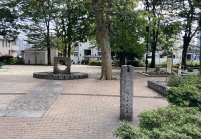 高円寺駅地下の公園