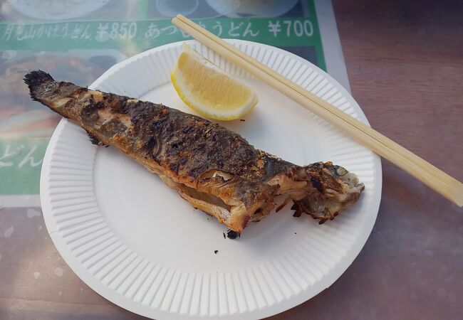 イワナ・ヤマメの塩焼きあり