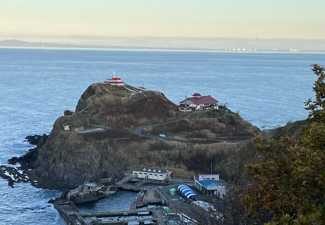 日和山灯台が綺麗に見える