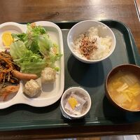 和洋食の朝食付き。これで十分です。別料金では500円とは良心
