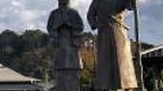 立派な石碑の前で写真撮りたくなる