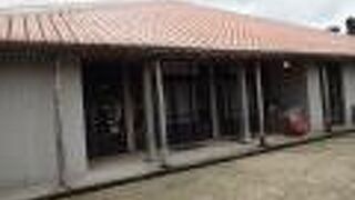 トイレは観光客に開放されています。