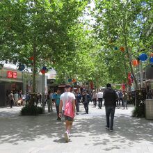 日本でおなじみのお店もあり。