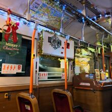クリスマスの飾りがあったバスのなか