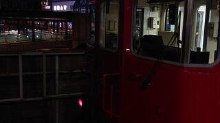 平日深夜帯の午後10時台も、4本の列車が運転