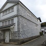 なまこ壁の建物