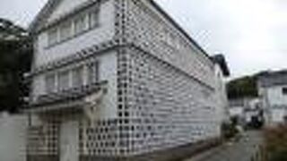 なまこ壁の建物