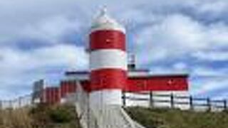 断崖絶壁に建つ灯台