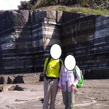 海岸線まで下りると、ホルンフェルスの大きさがよくわかります。