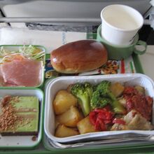 成田⇒ハノイ   機内食