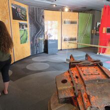 被害状況などの説明パネルが並ぶコーナー