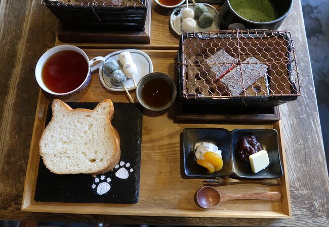 ねこ型食パンのモーニング