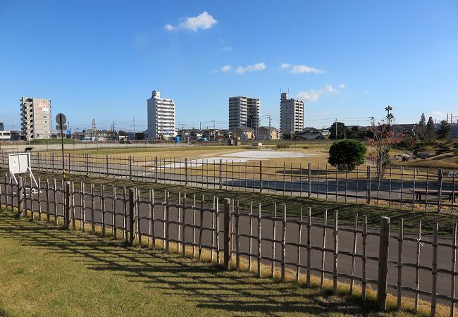 戦国武将の館に備わる庭園としては超立派