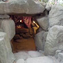 天開稲荷社の奥之院(石室のようなところ)