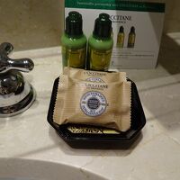 石鹸、シャンプー類はロクシタンが置いてあります