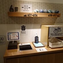 エレベーター前のステーション