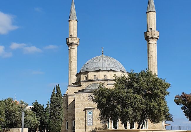 Mosque of the Martyrs  殉教者のモスク  (Baku)