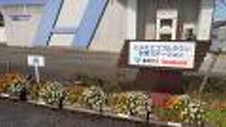 水素ステーション前の花壇が綺麗でした