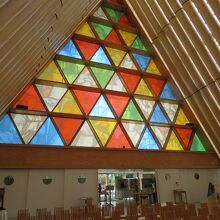 …日が差すと内部が明るく照らされます。