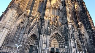 荘厳な雰囲気市民の憩いの場