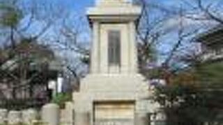 あわら温泉薬師三尊の一体が祀られています