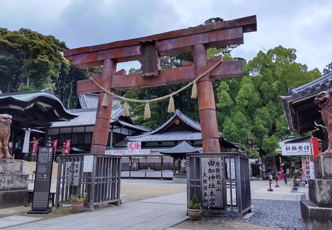 備前焼で出来た鳥居が珍しい