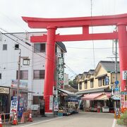 食べ歩きも楽しい日本三大稲荷の神社