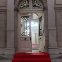 開いた扉から少しだけ