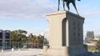 デッキ上に立地している、徳川家康の像