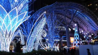 クリスマスイルミネーションに力を入れていることを感じます