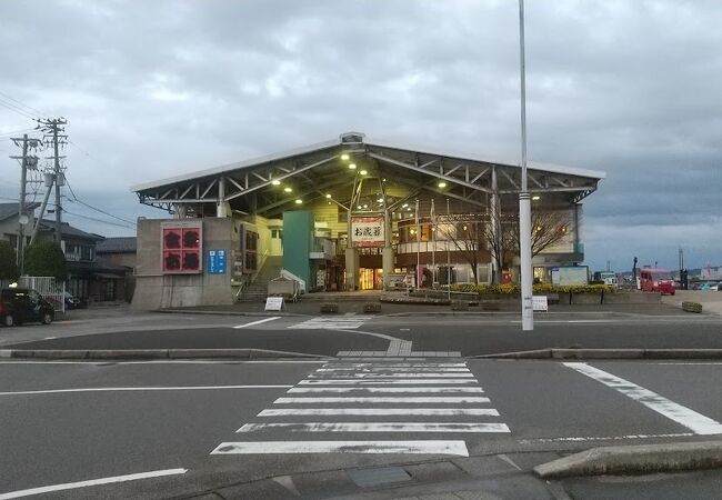 グルメ堪能の道の駅