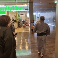 お風呂階の4階にはコンビニが入っていて便利