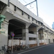 長者橋架道橋の南に架かっています