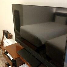 大型の最新のテレビ