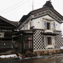 右手の建物がメインかな